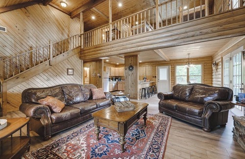 Amity Cabina | Timber Lodge Ranch - Ranch House