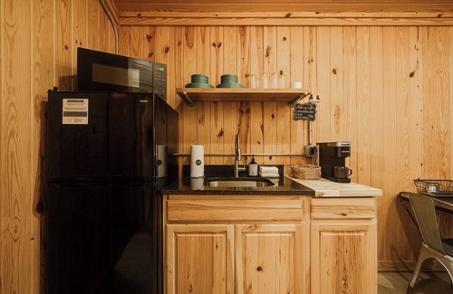 Amity Cabina | Timber Lodge Ranch - Studio 2