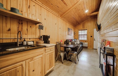 Amity Cabina | Timber Lodge Ranch - Studio 2