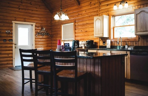 Amity Cabina | Timber Lodge Ranch - The Ranch