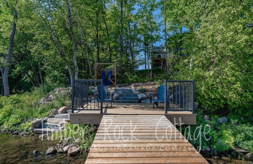 Muskoka Lakes Cabaña | Timber Rock Cottage - 2026 Calendar Open (August Full)