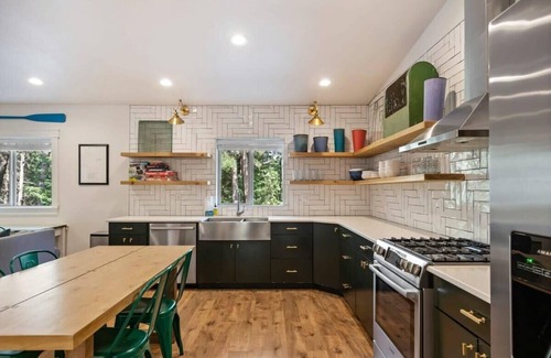 Post Falls Casa | Timberland Perch | Contemporary Lake Living