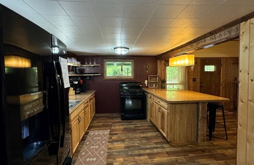 Old Washington Cabina | Timberline Cabins - Peaceful Pines Lodge, WiFi, Pets, Stalls, Hot Tub