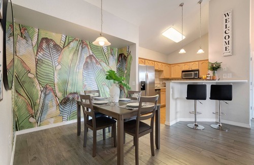 Side Hill Apartamento | Timberline Retreat – King Bed, Fireplace & Pool!