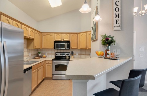Side Hill Apartamento | Timberline Retreat – King Bed, Fireplace & Pool!