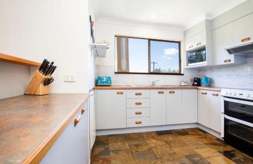Culburra Beach Casa | Time and Tide Pet Friendly 1 Min Walk to Beach