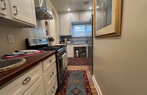 Sam Hughes Casa | Flores silvestres están floreciendo ~ 1920 de Sam Hughes Casita ~ Villa Blanca Mariposa