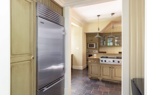 Hot Springs Casa | Hermosa mansión histórica en el Homestead Preserve en el condado de Bath.