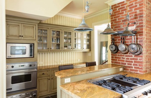 Hot Springs Casa | Hermosa mansión histórica en el Homestead Preserve en el condado de Bath.