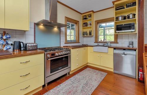 Waipu Casa | Timeless Retreat, an iconic landmark steeped in history, opposite Waipu Caves!