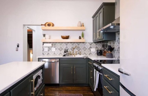 Little Italy Apartamento | Timeless Stay Walk2 downtown fun