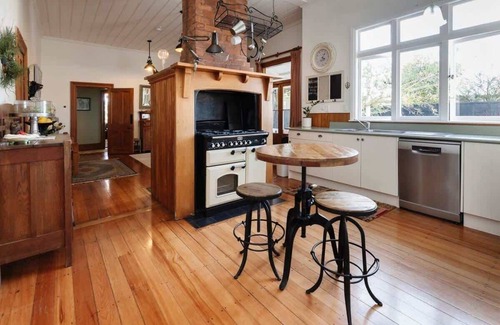 New Plymouth Casa | Timeless Treasure Family Getaway Taranaki
