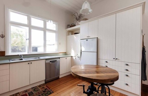 New Plymouth Casa | Timeless Treasure Family Getaway Taranaki