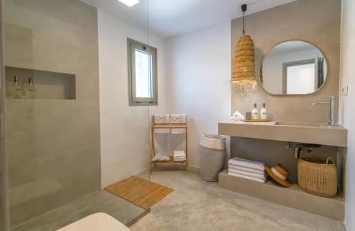 Tinos Town Villa | Tinosera Luxury Suites