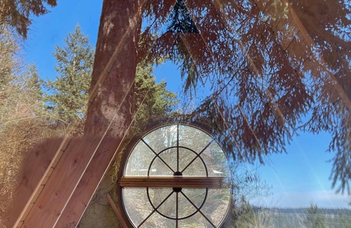 Pleasant Valley Cabina | Tiny A-Frame Farm Meadow Retreat minutes from downtown