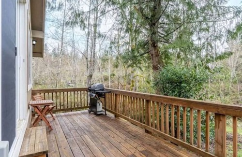 Lakebay Cabina | Tiny cabin on hideaway island in Washington!