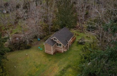 Lakebay Cabina | Tiny cabin on hideaway island in Washington!