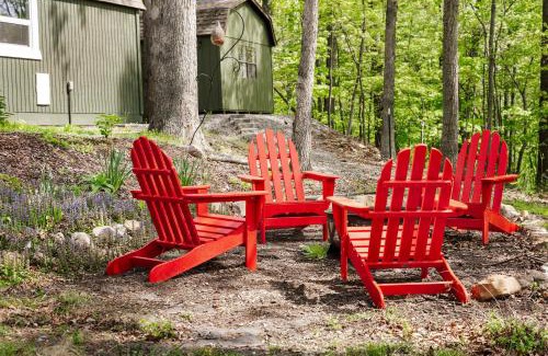 Great Cacapon Apartamento | Tiny Cabin w Fire Pit Game Room and Dog Friendly