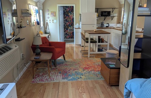 Piney Point Apartamento | Tiny, Funky, and Full of Love - Welcome to the Love Shack