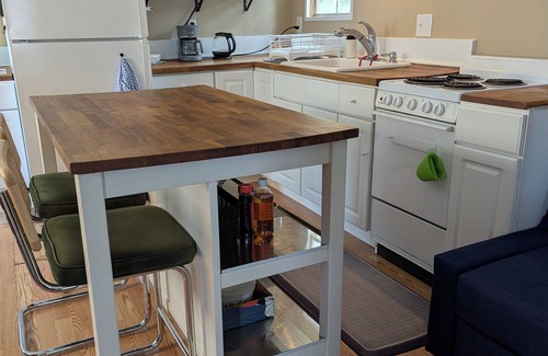 Piney Point Apartamento | Tiny, Funky, and Full of Love - Welcome to the Love Shack
