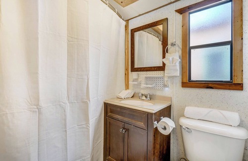 Buena Vista Cabina | Tiny Home 2 near HOT Springs! In Buena Vista, CO