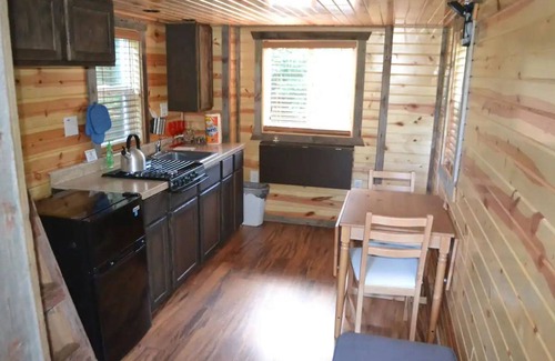 Lyndon Station Cabina | Tiny Home Couples Retreat