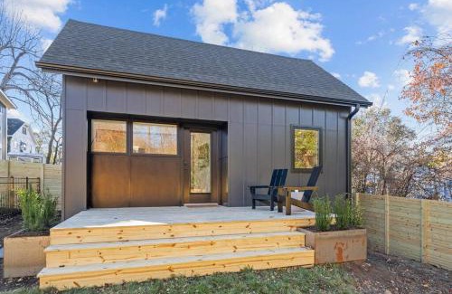 Durham Casa | Tiny Home, Near Downtown Durham, Duke & 9th Street!