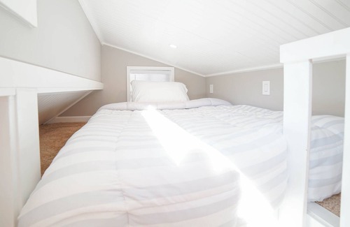 Waller Casa | Tiny Home On Valley Farm, View Of Mt. Rainier