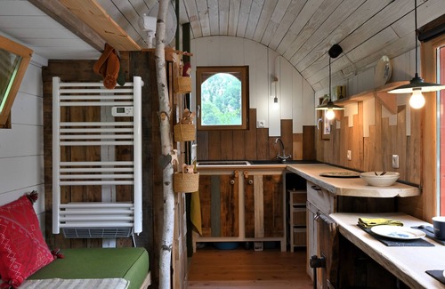Arrien-en-Bethmale Casa | Tiny Home 'Roulotte Appoline' con vistas a la montaña, terraza privada y jardín privado