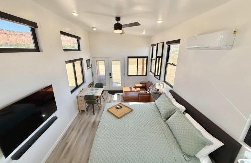Kanab Casa | Tiny Home w Panoramic Views Hot Tub Near Zion