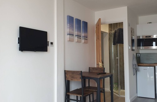 Southwick Apartamento | Tiny home whole flat beach cabin