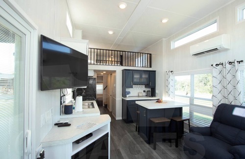 Hamilton Cabina | Tiny Home with AC in charming Hamilton cabin 15