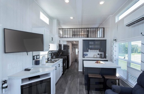 Hamilton Cabina | Tiny Home with AC in charming Hamilton cabin 15