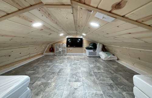 New Pekin Casa | Tiny Home with loft