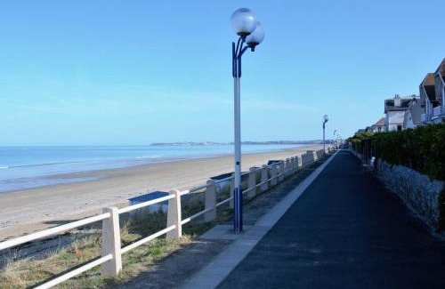 Jullouville-les-Pins Casa | Tiny House bois avec terrasse, piscine, wifi, animaux admis, parking - 200m de la plage - FR-1-361A-88