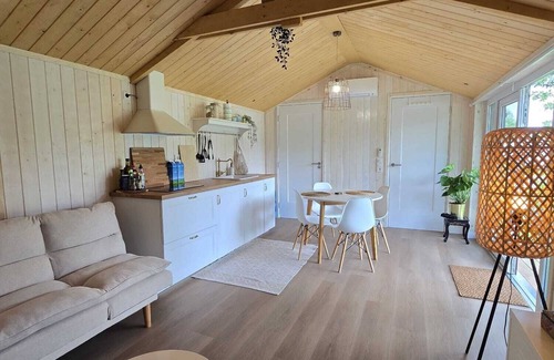 Hoogersmilde Chalet De Esquí | Tiny House Drents-Friese Wold with terrace and parking lot
