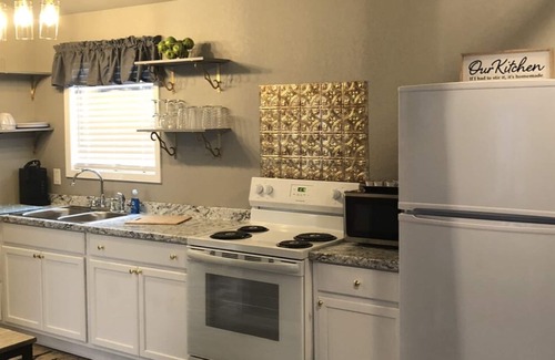 Crossett Casa | Tiny House No Cleaning Fee NO SMOKING NO ANIMALS