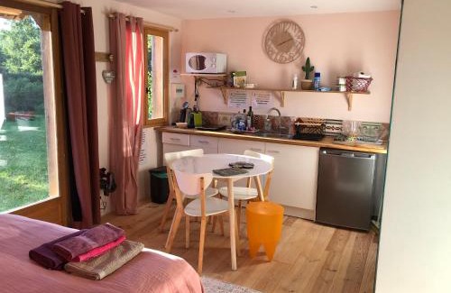 Saints-en-Puisaye Chalet De Esquí | Tiny-House sous les arbres et les oiseaux