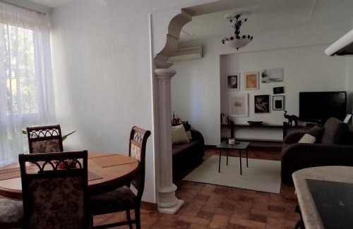 Tirana Apartamento | Tirana Center Rustic Retreat