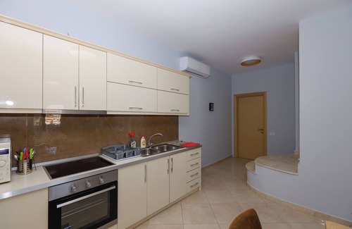 Tirana Apartamento | Tirana Skyline Rooftop 3BR w/ Hot Tub, Plunge Pool & Free Parking