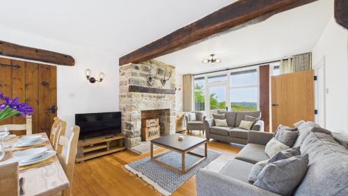Ryde Casa | Tithe Barn a Stunning family home with panoramic views