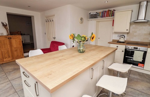 Clumber Park Cabaña | TIVOLI, pet friendly, character holiday cottage in Elkesley