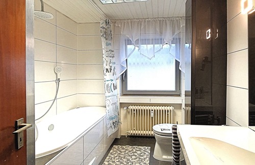 Kaiserslautern Apartamento | TLA :: Ancho A (°))) <(