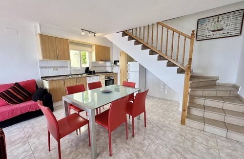 Almadraba-Canyelles Villa | TM. Casa adosada con increíbles vistas a la Bahía de Rosas, piscina comunitaria.