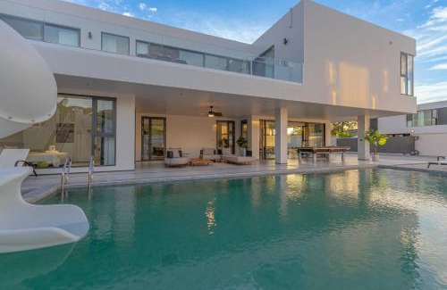 Na Kluea Villa | TML-6 bedrooms-independent swimming pool and Luxury KTV room and fitness area and pool table