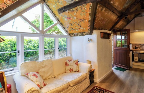 Totnes Cabaña | TOAD HALL COTTAGE, pet friendly, with open fire in Blackawton