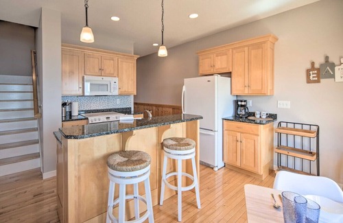 Tofte Casa | Tofte Superior Lakefront 2BR | Beach Access | Near Lutsen | EV Charger