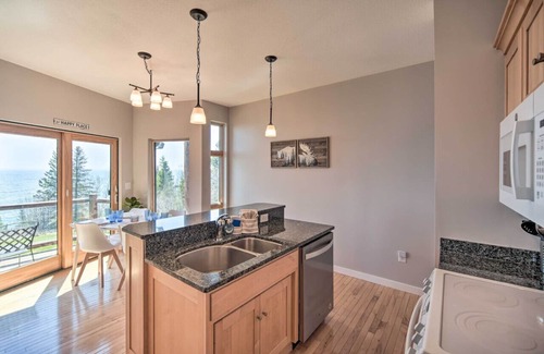 Tofte Casa | Tofte Superior Lakefront 2BR | Beach Access | Near Lutsen | EV Charger