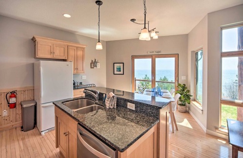Tofte Casa | Tofte Superior Lakefront 2BR | Beach Access | Near Lutsen | EV Charger