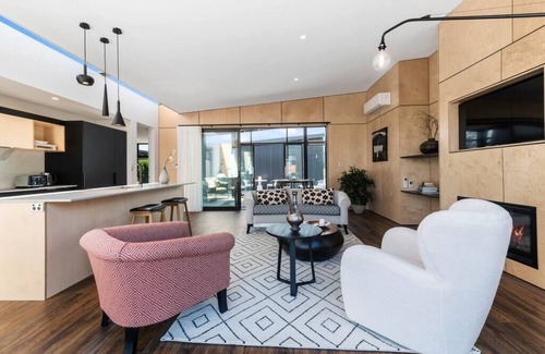 Hamurana Villa | Toka Ridge 1bd Lake View Lux Villa w/ HotTub